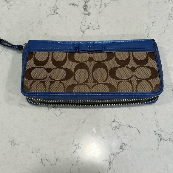 Coach Wallet - Picture 1 of 4